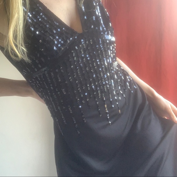 High end Laura K black sequin midi gown (16) - Picture 2 of 10